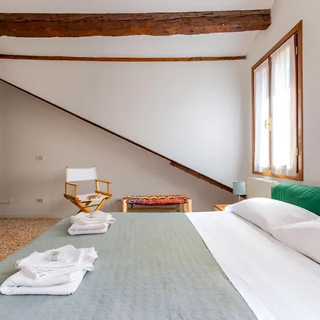 Erbe Canal View Private House Velence
