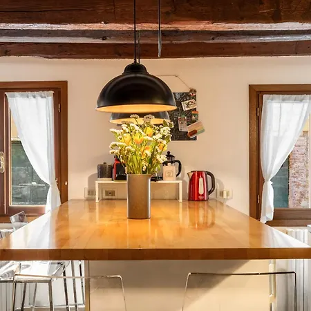 Erbe Canal View Private House * Velence