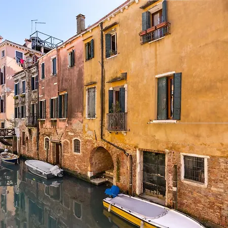 Erbe Canal View Private House Velence