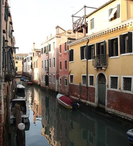 Erbe Canal View Private House